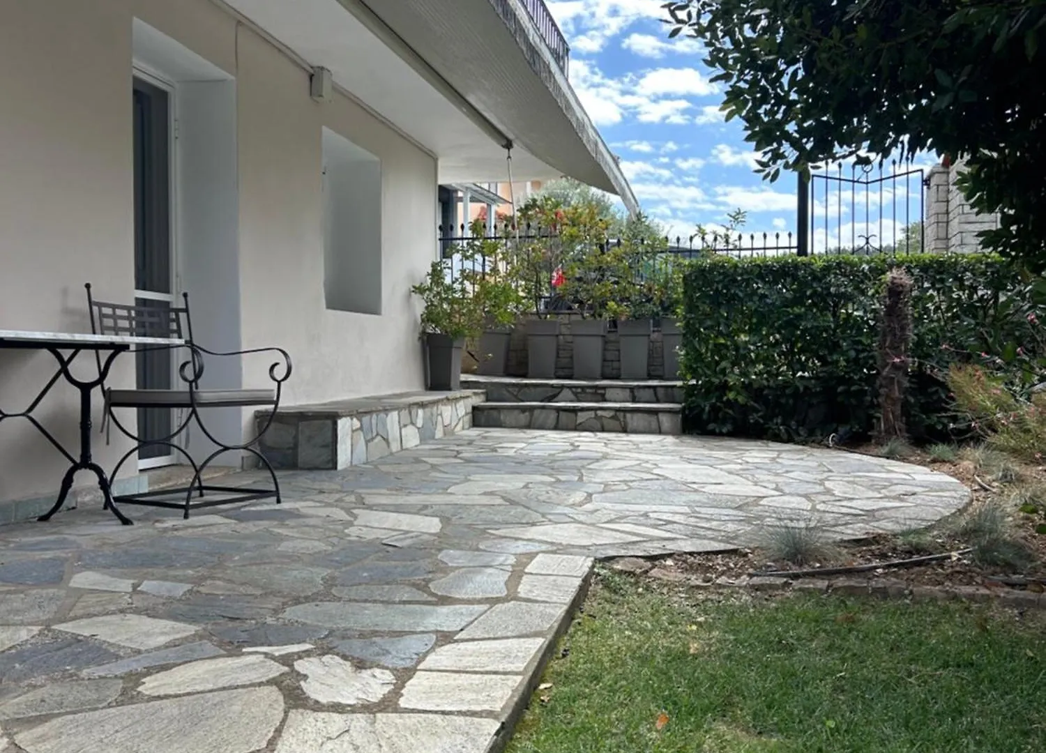 Blue Pines Apartment Thessaloniki Greece
